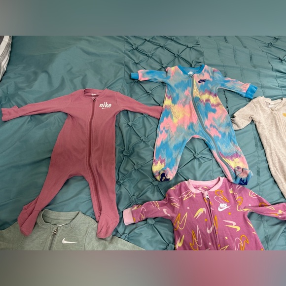 6 Month—6 Piece Nike Onesie Bundle - Picture 6 of 6